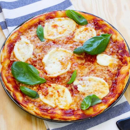 Pizza Margherita - Recipe photo by mecooks.com