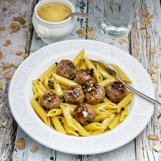 Creamy penne with meatballs - Recipe photo by Culinaire bagage
