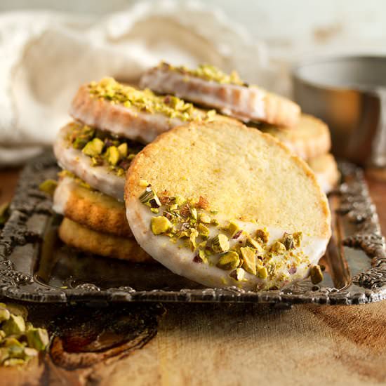 Pistachio Vegan Shortbread Cookies - Recipe photo by Happyasayam