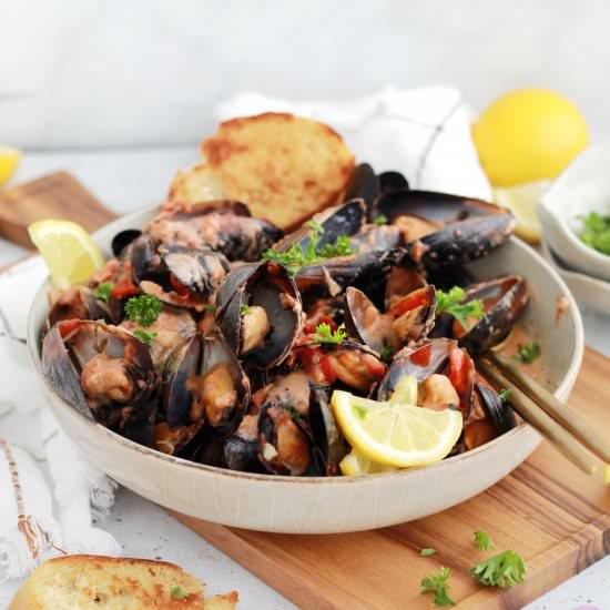 Creamy Garlic and Tomato Mussels - Recipe photo by Ereese