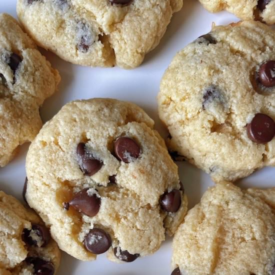 Low Sugar Chocolate Chip Cookies - Recipe photo by HungryBlonde
