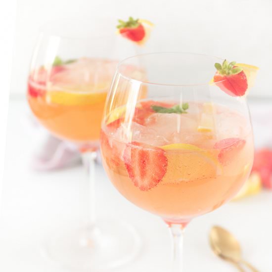Strawberry Gin Cocktail - Recipe photo by Andrea Janssen