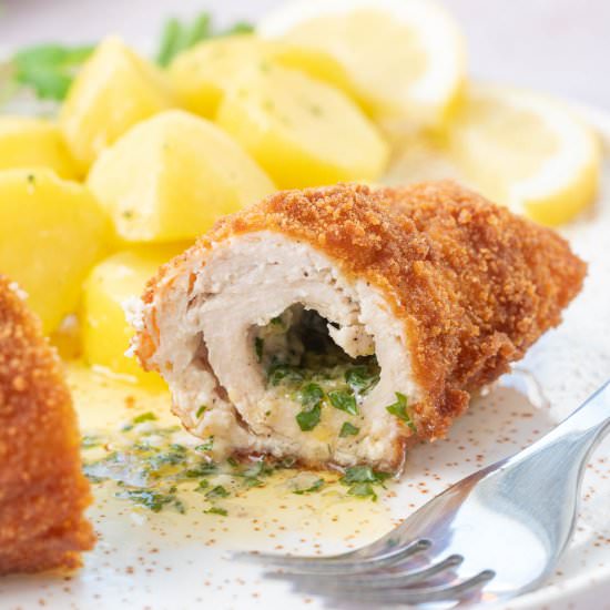 chicken Kyiv - Recipe photo by everyday-delicious.com