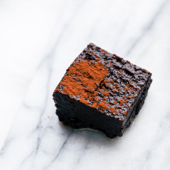 TAHINI CHOCOLATE VEGAN FUDGE - Recipe photo by The Green Creator