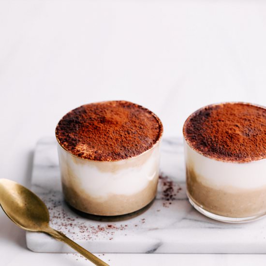 TIRAMISU OVERNIGHT OATS - Recipe photo by The Green Creator