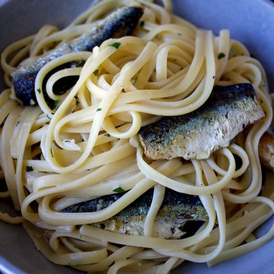 Creamy pasta and grilled sardines - Recipe photo by Travel and Food