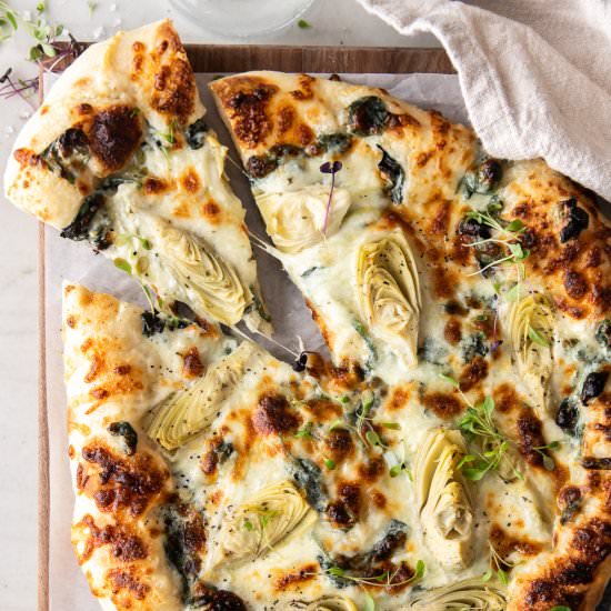 artichoke pizza with spinach cream - Recipe photo by withspice
