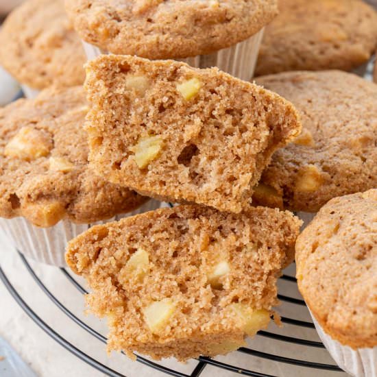 healthy apple muffins - Recipe photo by everyday-delicious.com