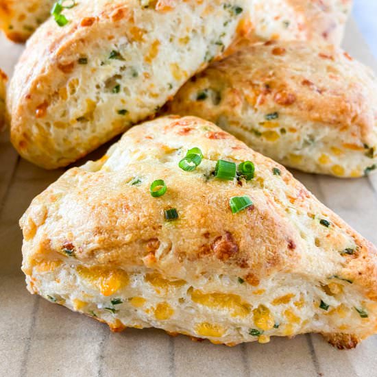 Cheddar Chive Scones - Recipe photo by Sugarylogic