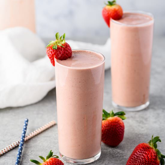 Chocolate Strawberry Smoothie - Recipe photo by chelseajoyeats