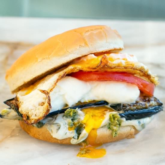 Italian Buffalo Breakfast Burger - Recipe photo by Flaevor