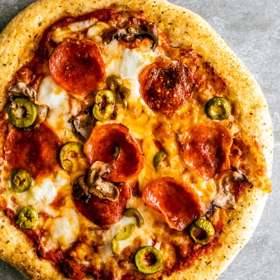 easy air fryer pizza - Recipe photo by killingthyme