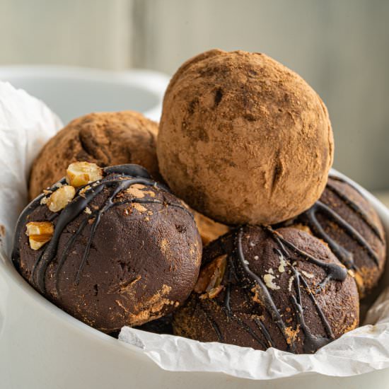 Avocado Chocolate Truffles - Recipe photo by cuisineandtravel