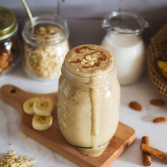 Banana Oatmeal Smoothie - Recipe photo by Ourplantbasedworld