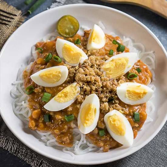Easy Pancit Palabok - Recipe photo by amiablefoods