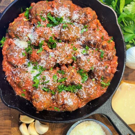 Italian Meatballs in Tomato Sauce - Recipe photo by Man Meets Oven
