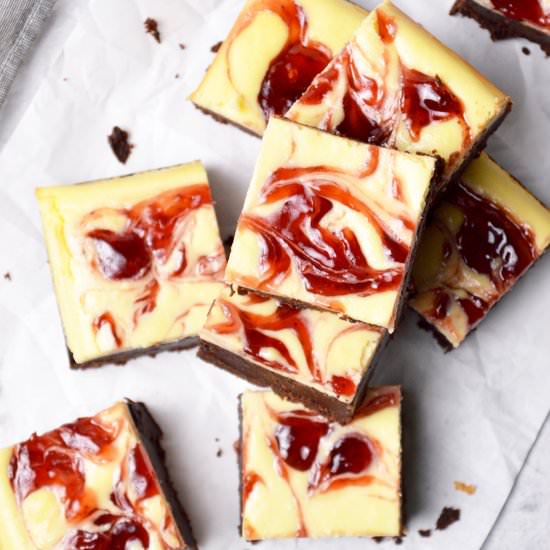 Strawberry Cheesecake Brownies - Recipe photo by Jaja Bakes