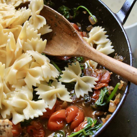 Tomatoey Spinach Chicken Bowties - Recipe photo by Red Wine Dragons