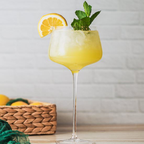 Limoncello Spritz - Recipe photo by Sweet Tea and Thyme