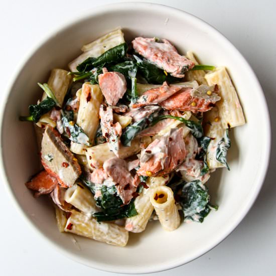 Salmon Spinach Pasta - Recipe photo by the food blog