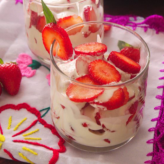 Fresas con Crema - Recipe photo by MexicanMadeMeatless