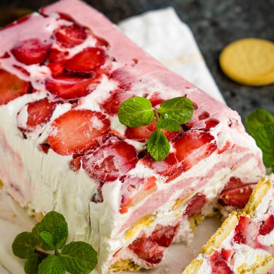 Strawberry Tiramisu Icebox Cake - Recipe photo by CallMePMc