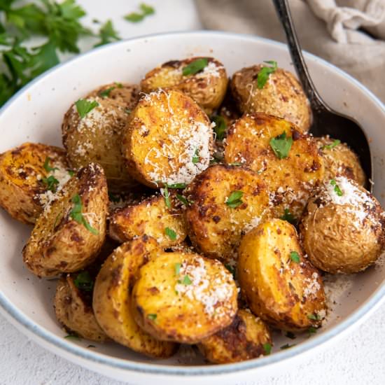 Garlic Parmesan Potatoes - Recipe photo by pumpkinnspice