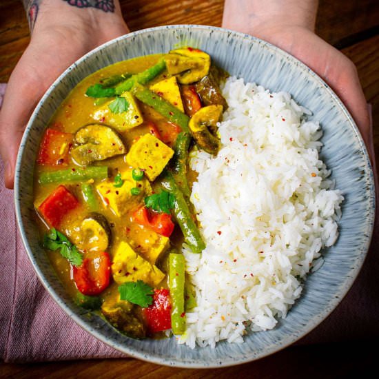 Thai Tofu Yellow Curry - Recipe photo by veganpunks