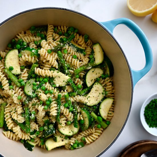 Garlicky Pasta Primavera - Recipe photo by justataste