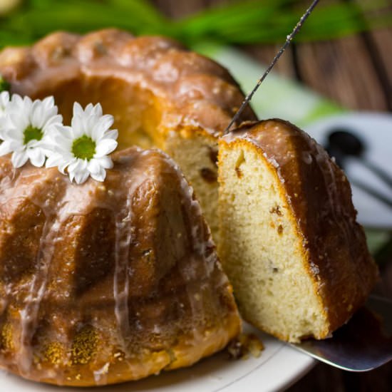 Polish Babka | Easter Bread - Recipe photo by somebodyfeedseb