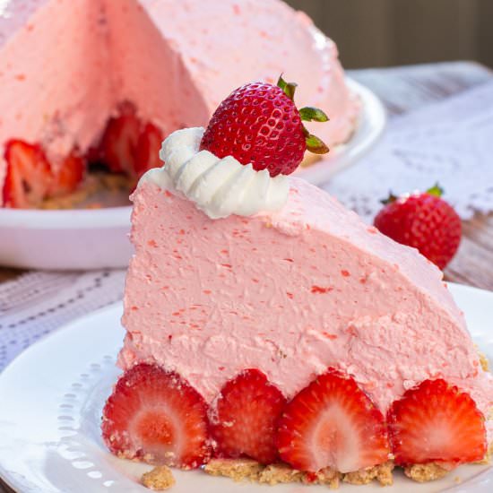 No-Bake Strawberry Cheesecake Pie - Recipe photo by artandthekitchen