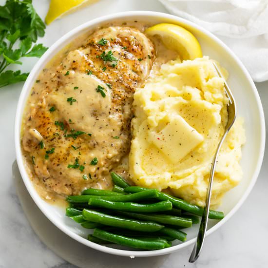 Chicken in White Wine Sauce - Recipe photo by TheCozyCook