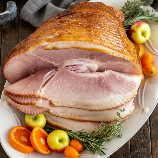How to Make Glazed Ham - Recipe photo by thatskinnychickcanbake