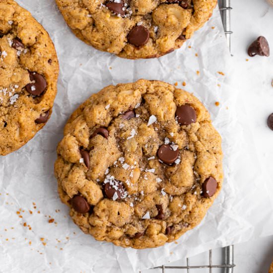 Vegan Oatmeal Chocolate Chip Cookie - Recipe photo by purelykaylie