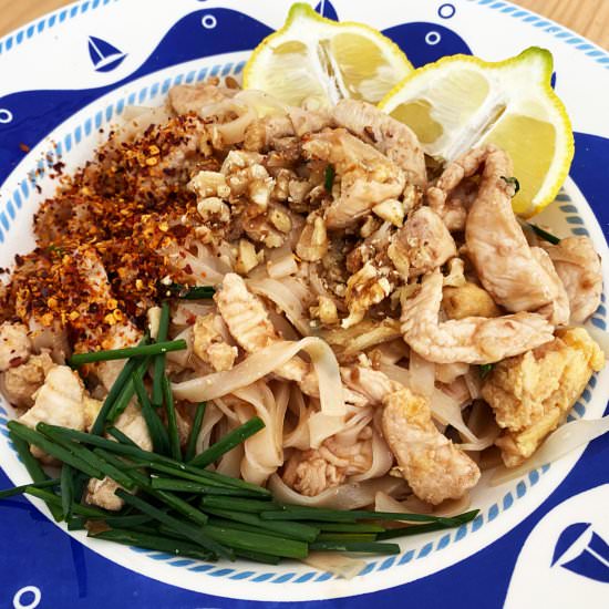 Easy Chicken Pad Thai - Recipe photo by Mom in Madrid