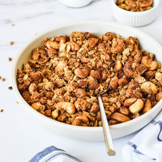 Almond pulp crunchy granola - Recipe photo by Annikaeats