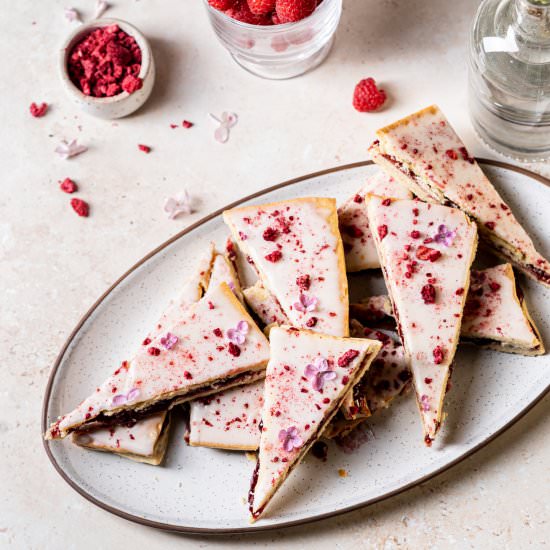 Raspberry Lilac Hindbærsnitter - Recipe photo by leisurefanclub