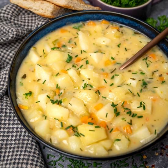 Easy Vegan Potato Soup - Recipe photo by vegancocotte