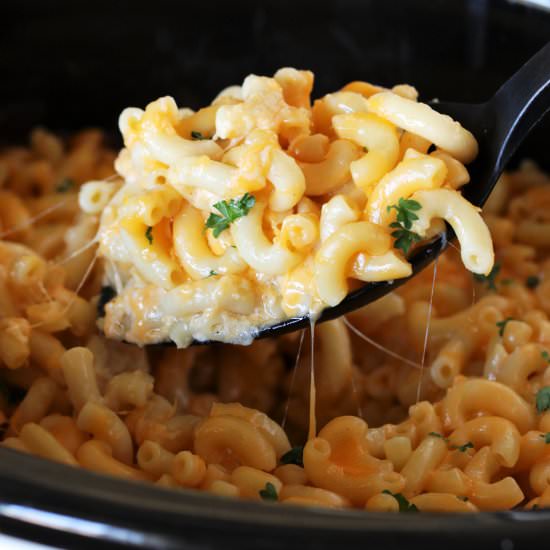 Slow Cooker Mac & Cheese - Recipe photo by thekitchenismyplayground