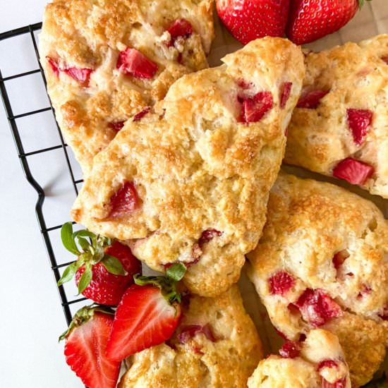 Strawberry Buttermilk Scones - Recipe photo by Sugarylogic