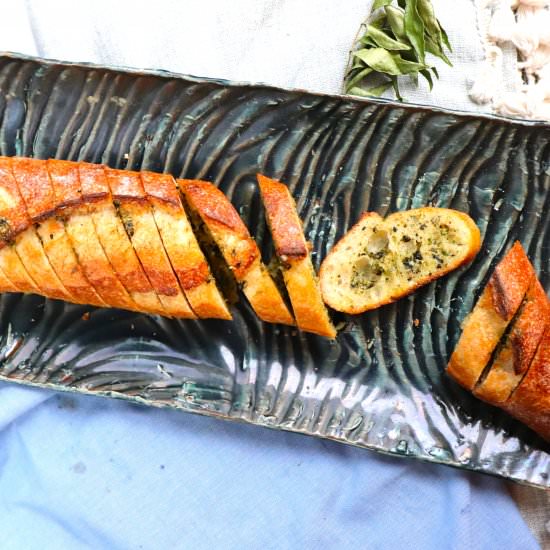 Curry Leaf Garlic Bread - Recipe photo by veryveganval