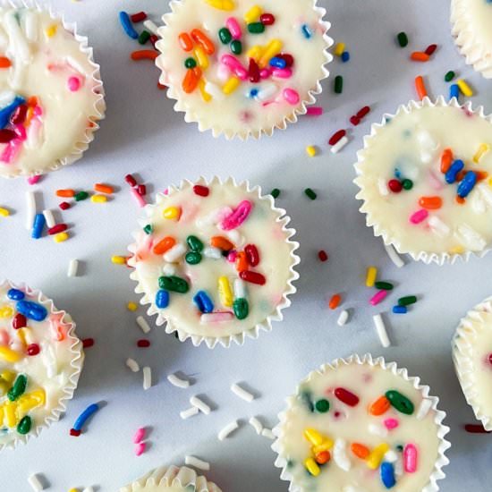 Mini Funfetti Cheesecakes - Recipe photo by Sugarylogic
