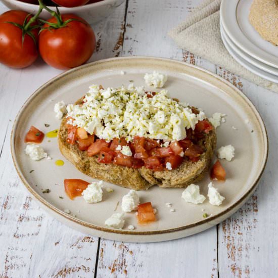 Cretan Dakos - Recipe photo by fooodlove
