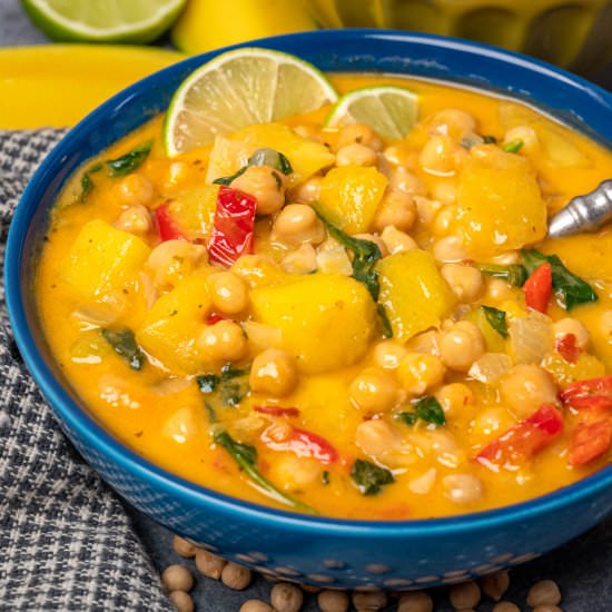 Thai Mango Curry with Chickpeas - Recipe photo by vegancocotte