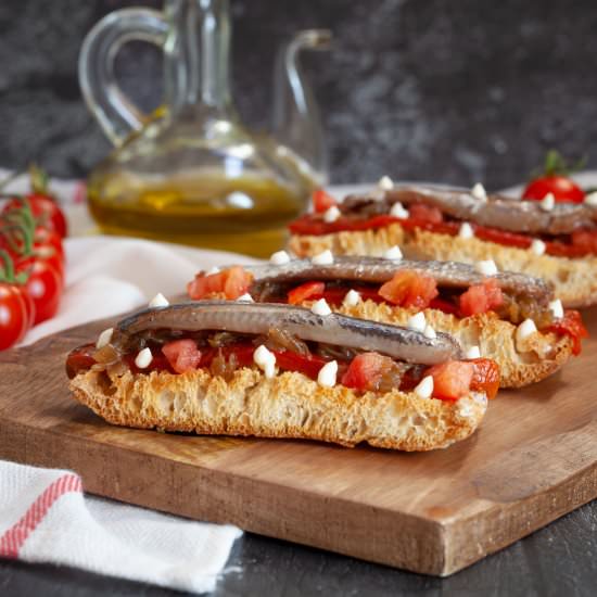 TOSTA DE SARDINA AHUMADA - Recipe photo by JUEGODESABORES