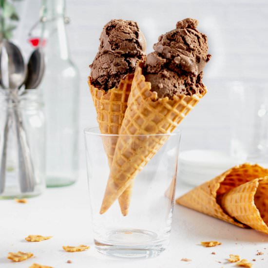 Healthy Eggless Chocolate Ice Cream - Recipe photo by fitandfull