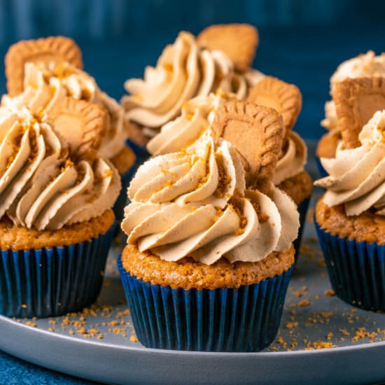 Vegan Biscoff Cupcakes - Recipe photo by lovingitvegan