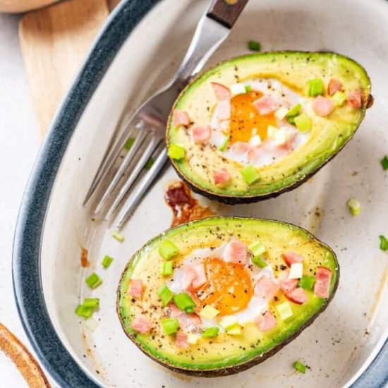 Baked Avocado Egg and Bacon - Recipe photo by allweeat