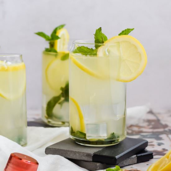 Skinny Lemonade Mojito - Recipe photo by apaigeofpositivity