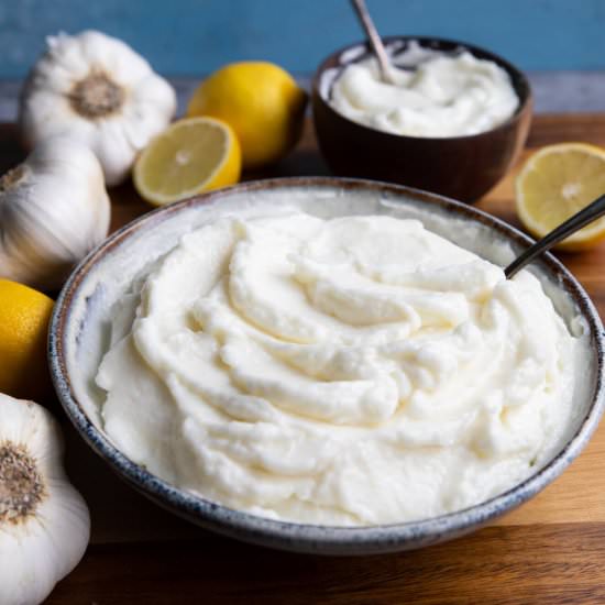 Lebanese Garlic Sauce Toum - Recipe photo by unicorns in the kitchen